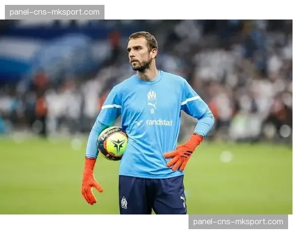 专访马赛门将保-洛佩斯：“我们还有机会争夺亚军”