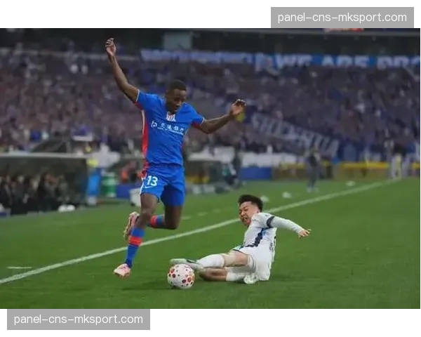 上海申花5-3战胜大连英博,进球大战展现进攻火力 上海申花5-3战胜大连英博,进球大战展现进攻火力