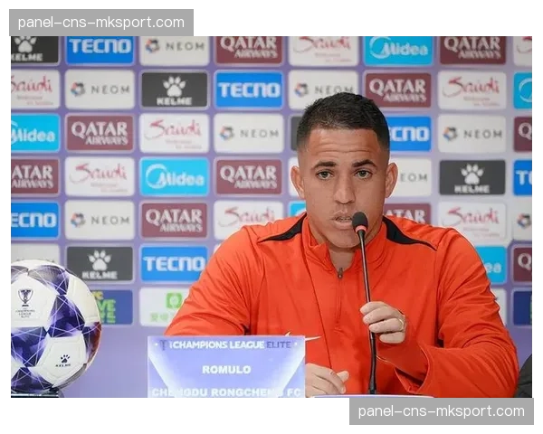 VAR确认进球有效，成都蓉城球员罗慕洛世界波打破僵局